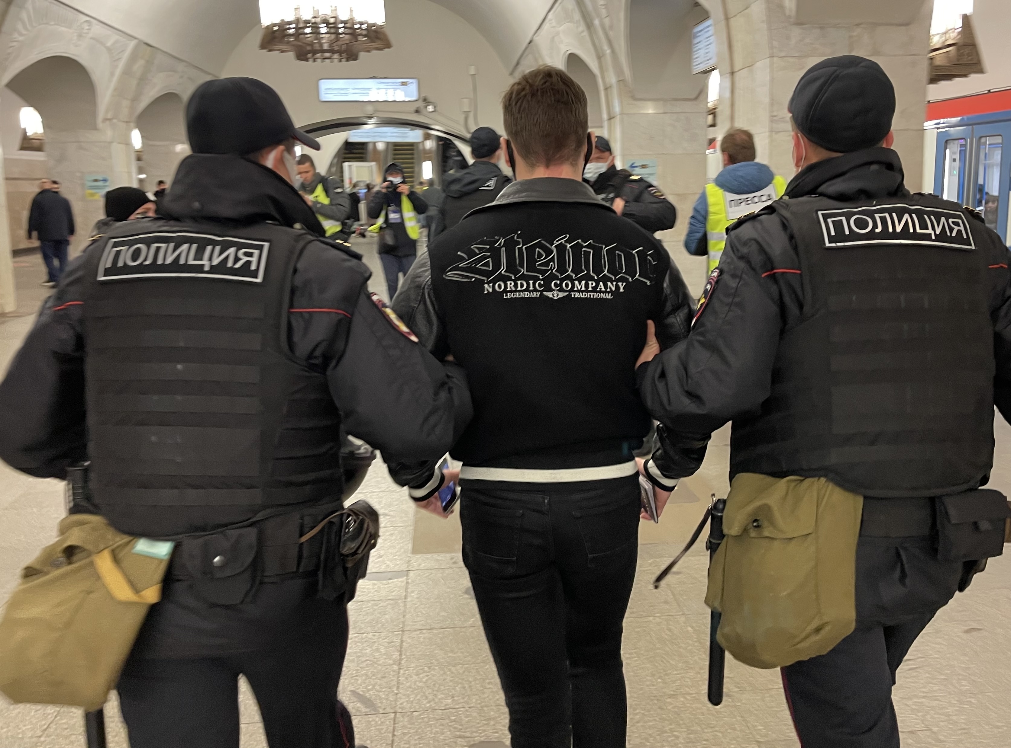 Policiя zaderživaet odnogo iz učastnikov "Russkogo marša"-2021