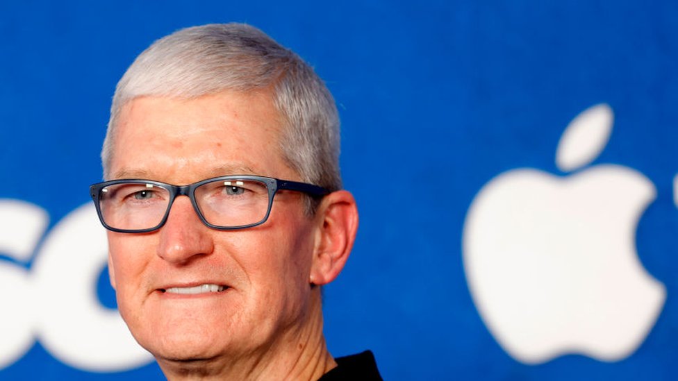 who is the current chief financial officer of apple