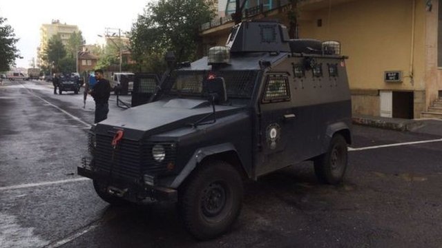 Armoured police vehicle