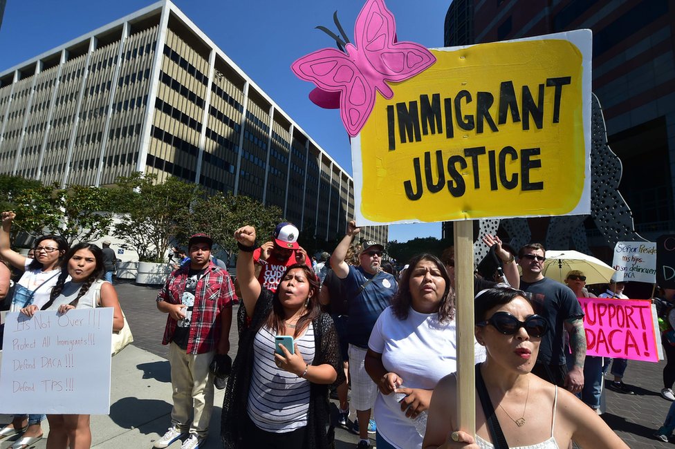 Демонстранты в Лос-Анджелесе, 5 сентября