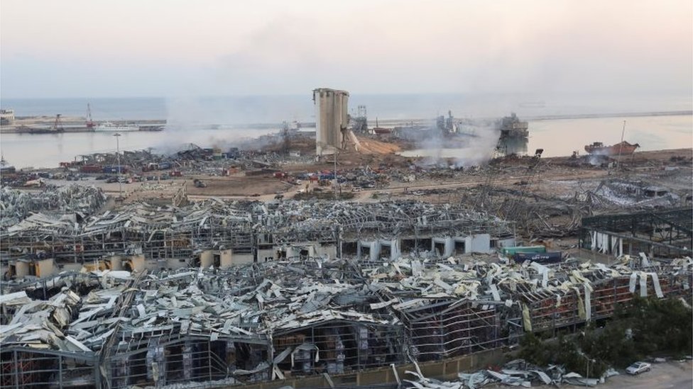Общий вид показывает последствия на месте взрыва во вторник в районе порта Бейрута, Ливан, 5 августа 2020 г.