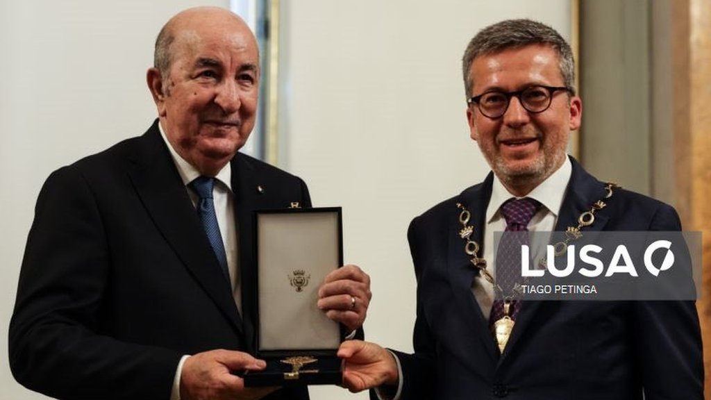 رئيس بلدية لشبونة مع الرئيس الجزائري
