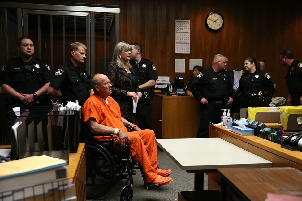 Joseph James DeAngelo, sospechoso de ser el "asesino del Golden State" ante un tribunal en Sacramento, California