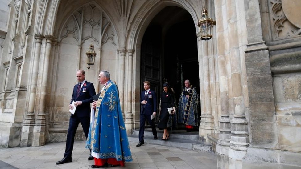 Герцог Кембриджский, принц Гарри и Меган Маркл покидают Вестминстерское аббатство