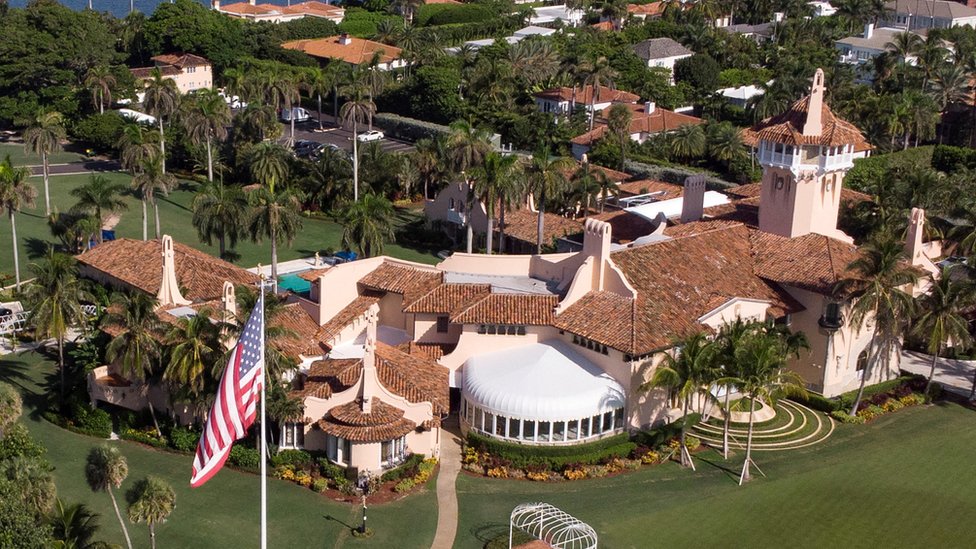 Uma vista aérea da casa do ex-presidente dos EUA, Donald Trump, em Mar-a-Lago, depois que Trump disse que agentes do FBI a invadiram, em Palm Beach, Flórida, EUA, em 15 de agosto de 2022