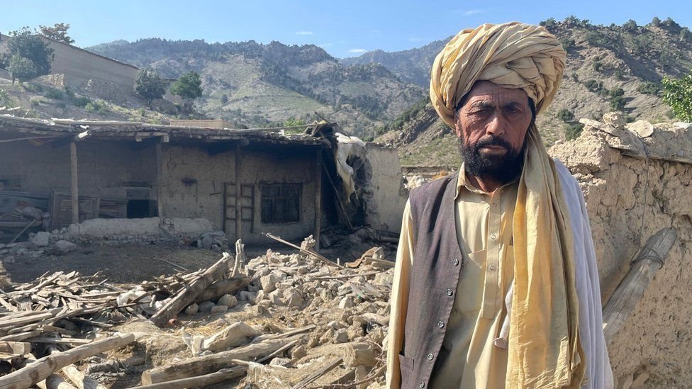مواطن أفغاني متضرر من الزلزال
