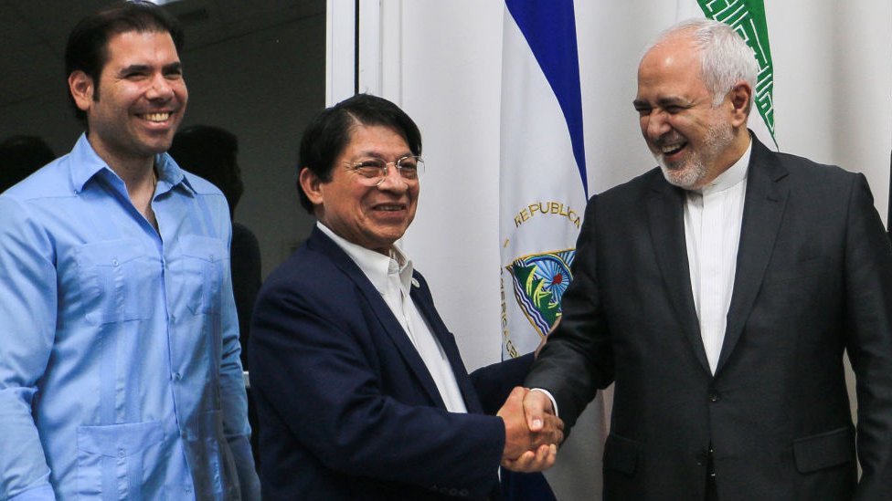 Laureano Ortega (izquierda) junto al canciller de Nicaragua, Denis Moncada (centro), y Mohamed Javad Zarif (derecha), ministro de Exteriores de Irán, en una imagen de julio de 2019.