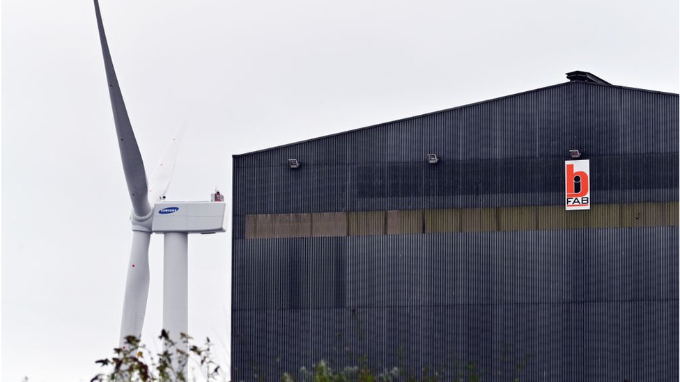 Верфь тяжелого машиностроения BiFab Methil пустует, поскольку было подтверждено, что компания отказалась от участия в тендере, чтобы обеспечить работу по поставке металлических «курток» для ветряной электростанции у побережья Файфа, сославшись на недостаточные финансовые гарантии со стороны правительства Шотландии,
