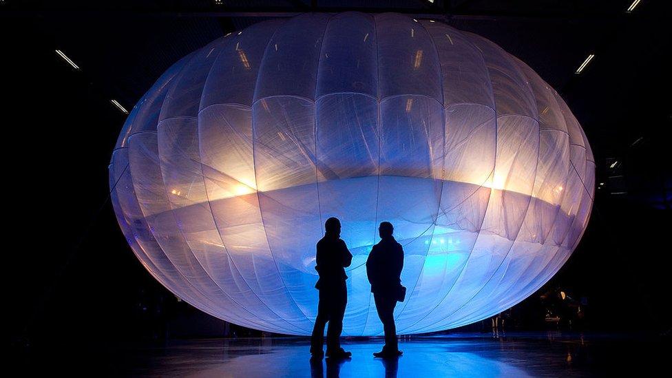 Un globo de Google Project Loon para llevar internet a lugares remotos.