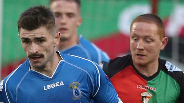 Glentoran and Dungannon Swifts drew 1-1 at the Oval