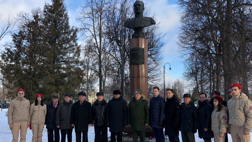 Памятник Василию Зайцеву