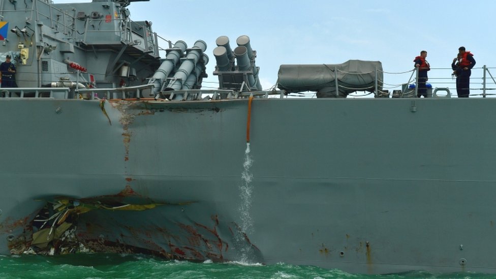 USS John S McCain после столкновения