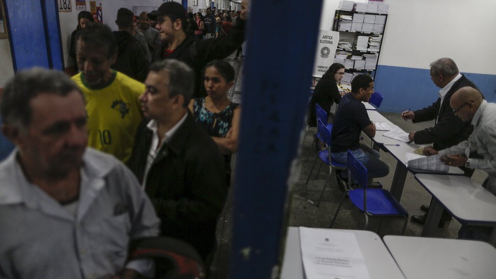 Fila de eleitores no Rio de Janeiro neste domingo, 2 de outubro