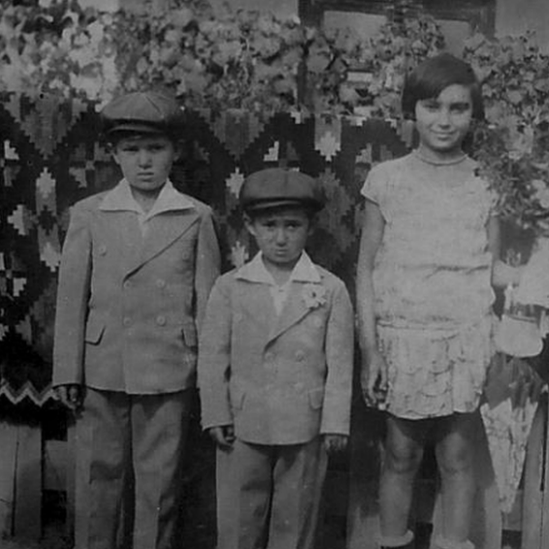 Felipe (ao meio) com os irmãos Jacó (esq) e Elza (dir)