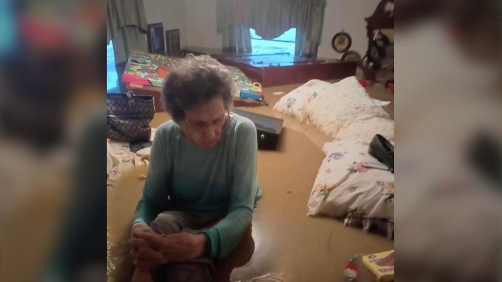 Kentucky floods: 'Guardian angel' saves family from deluge