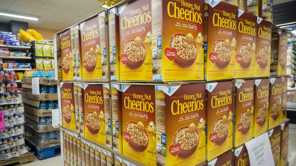 Cajas de cereales Cheerios en un supermercado