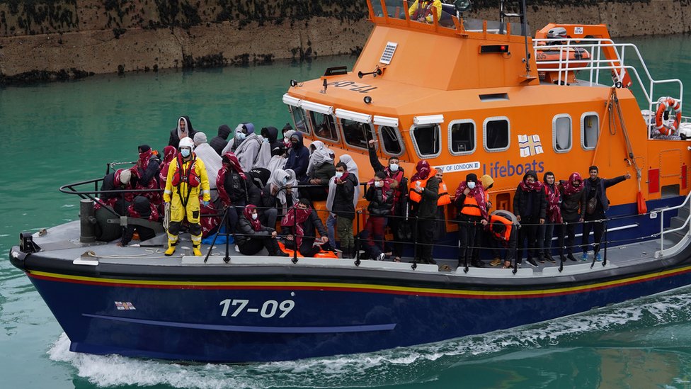 Number of migrants crossing Channel to UK hits new daily record