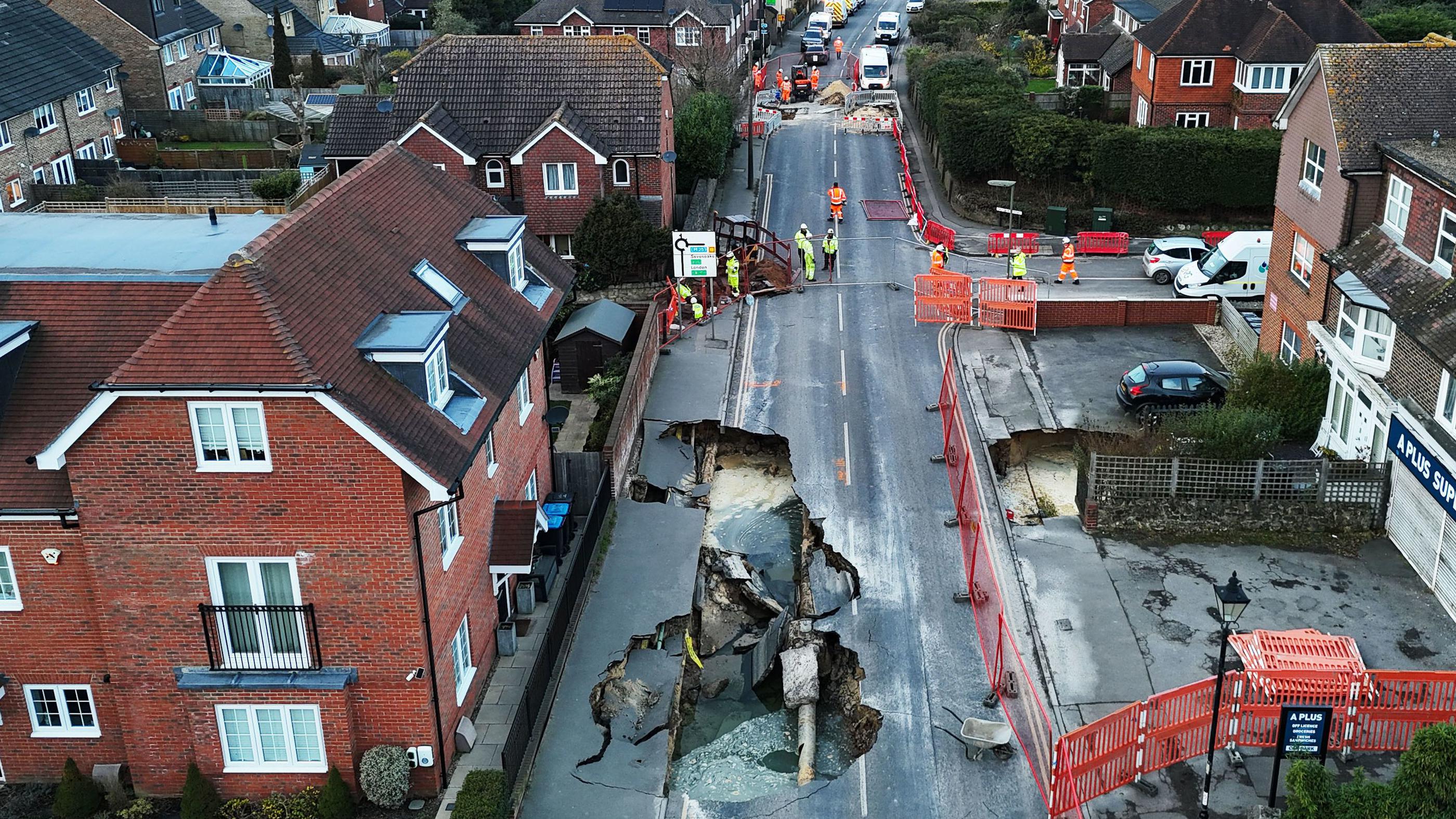 Sinkhole on Surrey street continues to grow - BBC Newsround