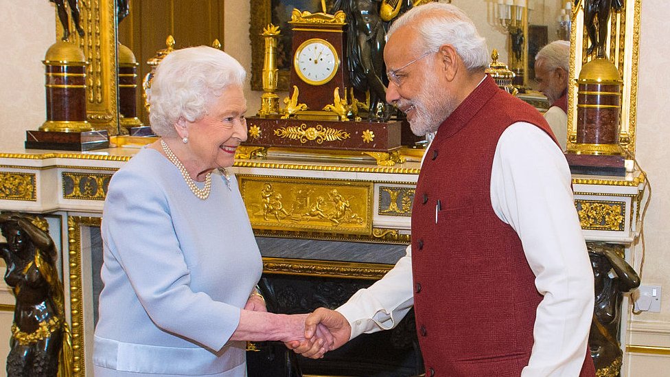 2015年，英國女王伊麗莎白二世和印度總理莫迪在白金漢宮。