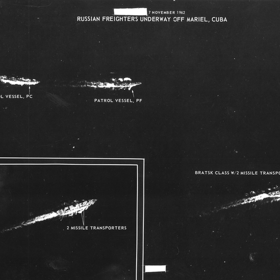 Barcos soviéticos retirando os mísseis de Cuba.