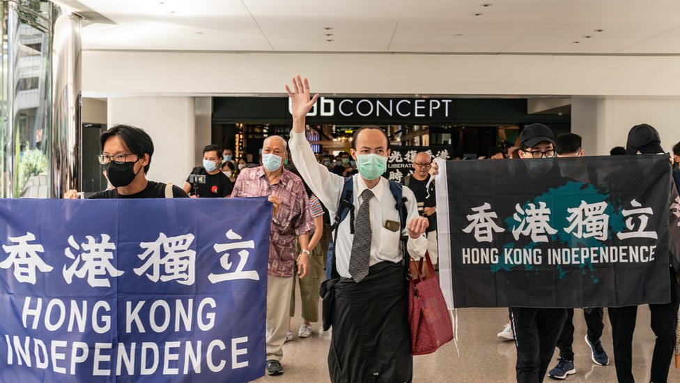 受疫情影響，香港示威轉淡，但過去數周仍然有零星在商場或街頭的示威。