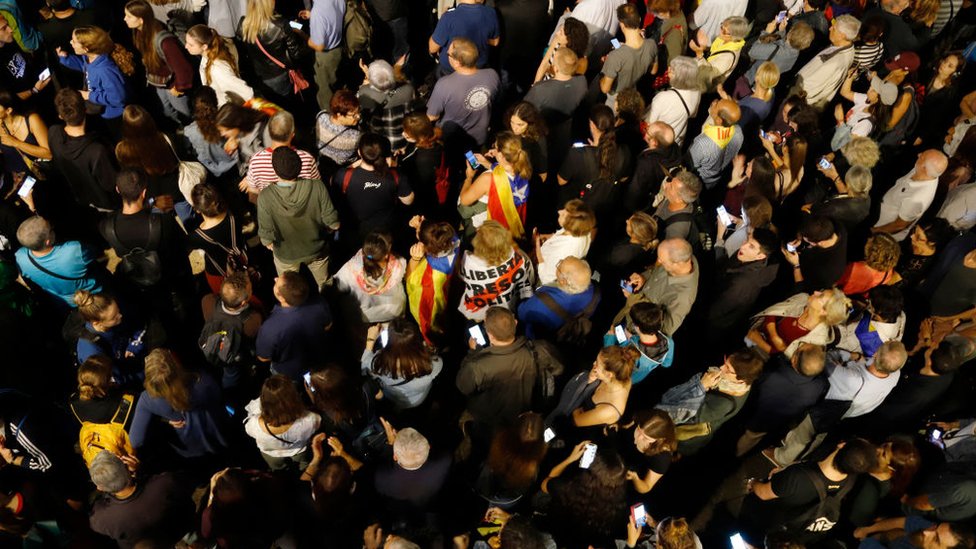 Protesta contra la sentencia del Tribunal Supremo español en la plaza Sant Jaume de Barcelona Protesta contra la sentencia del Tribunal Supremo español en la plaza Sant Jaume de Barcelona