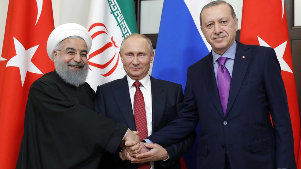 Los presidentes Hassan Rouhani, de Irán, Vladimir Putin de Rusia y Recep Tayyip Erdogan de Turquía en una cumbre en Sochi, 22 de noviembre de 2017