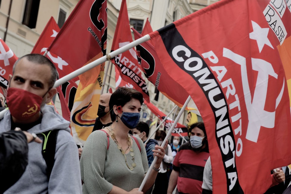 Miembros de sindicatos de trabajadores participaron en una movilización el 1 de mayo de 2021 en Roma, Italia.