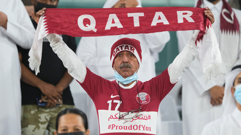 Fan con los colores de Qatar