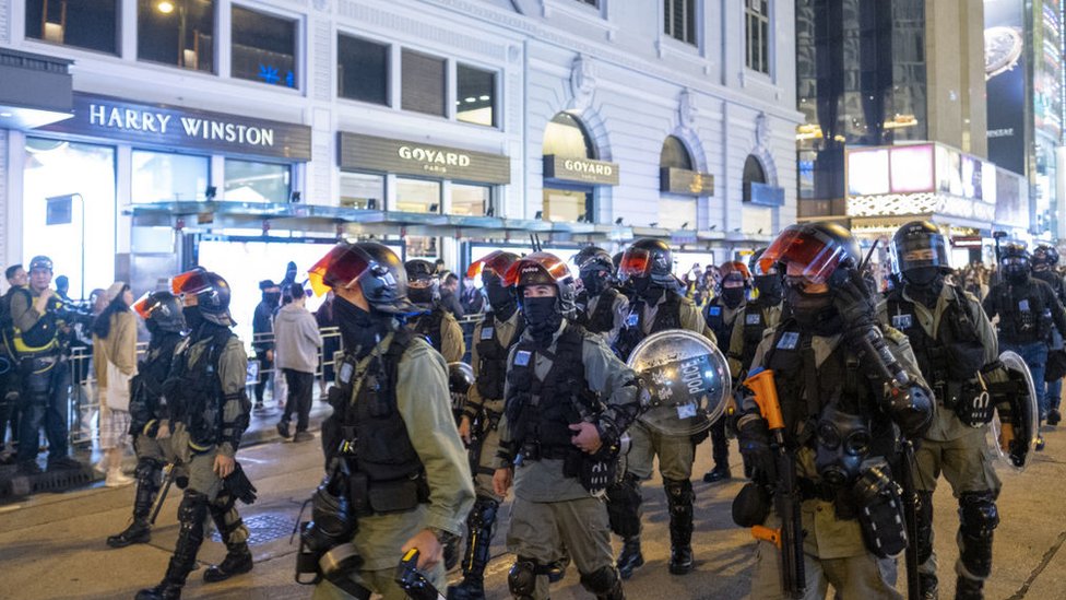 香港防暴警察在鬧市巡邏（24/12/2019）