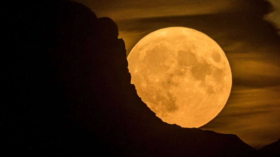 Harvest Moon: What is a supermoon? When will it take place? - BBC Newsround