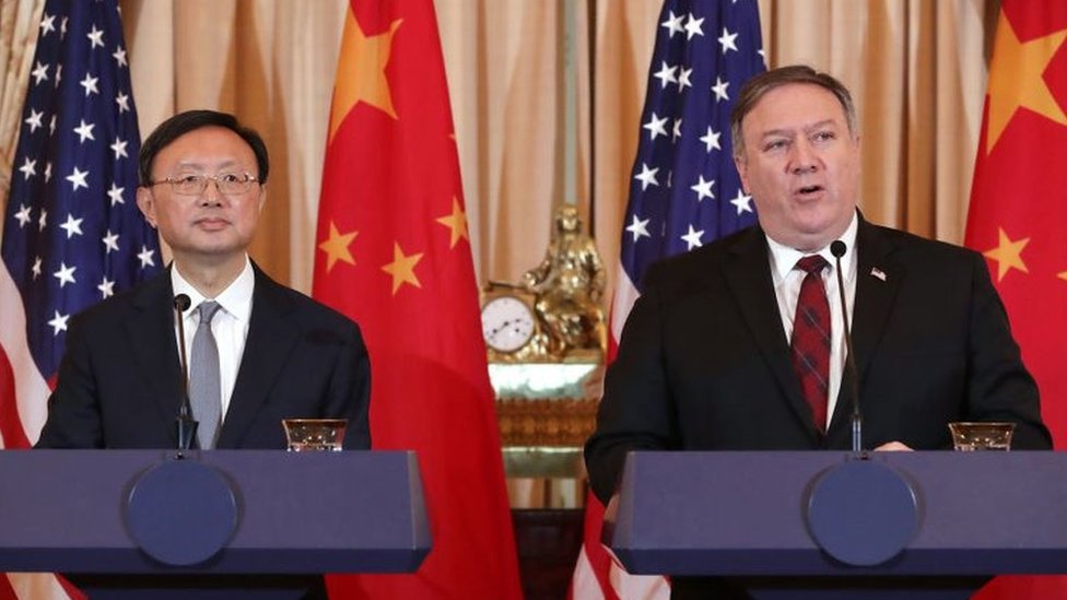 美國國務卿蓬佩奧和中國中央外事工作委員會辦公室主任楊潔篪2018年11月9日在華盛頓舉行記者會。（資料圖片）