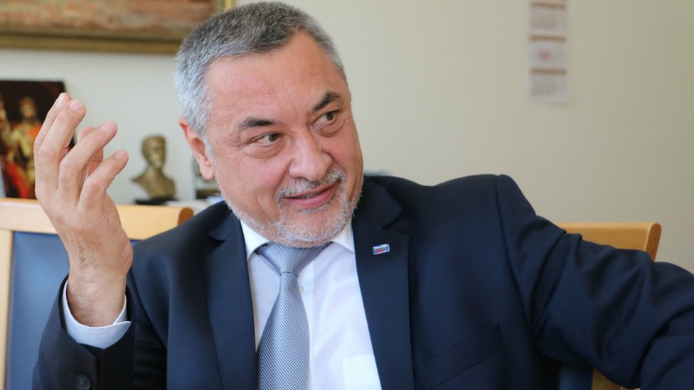 El viceprimer ministro Valeri Simeonov se niega a la idea de repoblar el país con inmigrantes. Bulgaria's Deputy Prime Minister Valeri Simeonov