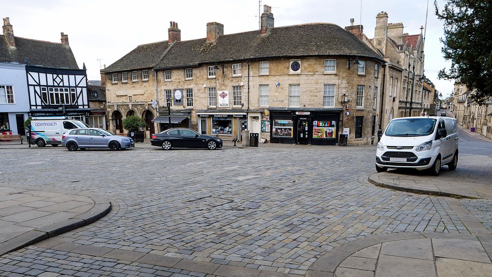 Stamford: Red Lion Square kept tarmac wish - BBC News