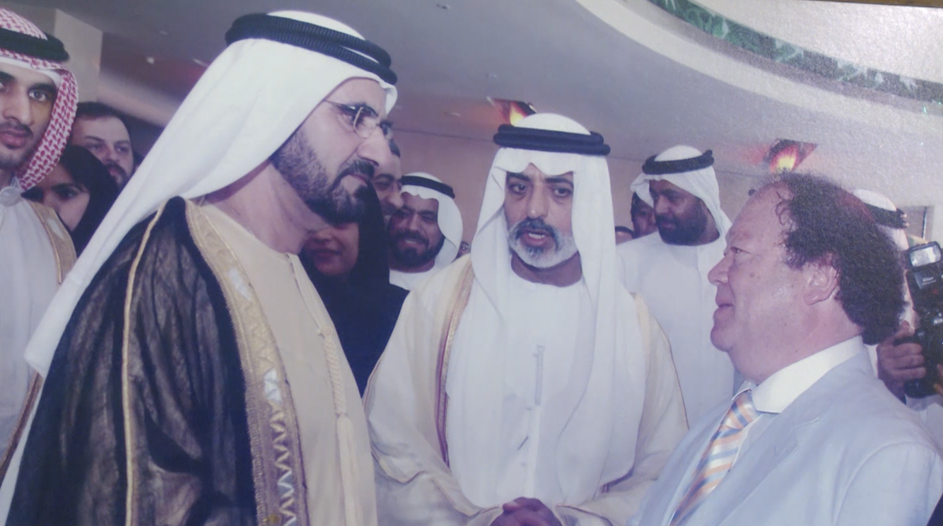 رئيس الجالية اليهودية مع حاكم دبي محمد بن راشد