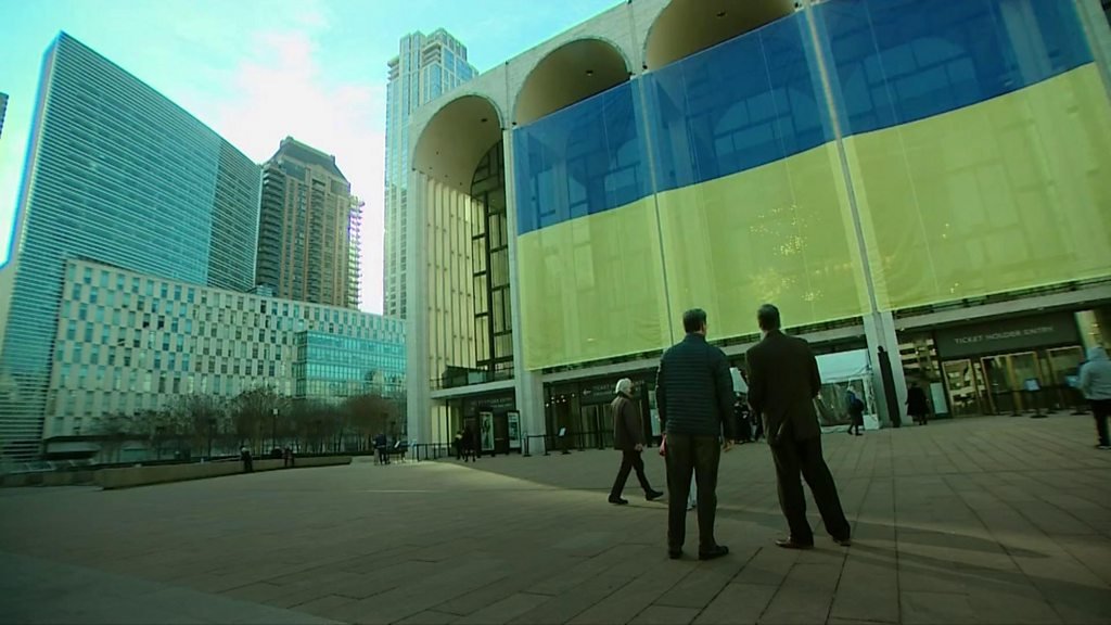 NYC's Met opera house hosts concert in support of Ukraine