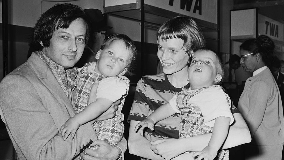 André Previn y Mia Farrow con dos de sus hijos