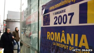 Плакат в Бухаресте в декабре 2006 г., рекламирующий предстоящее членство Румынии в ЕС 1 января 2007 г.