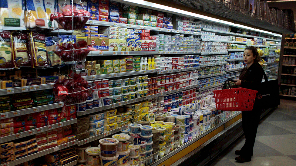Los estadounidenses gastan más en comida y bebida fuera del hogar que lo gastaban en las tiendas de comestibles. Supermercado