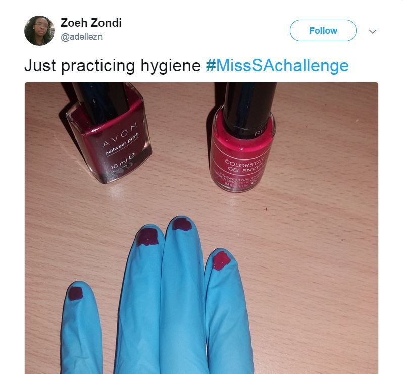 Твиттер с латексными перчатками и лаком для ногтей с надписью «просто соблюдаю гигиену»