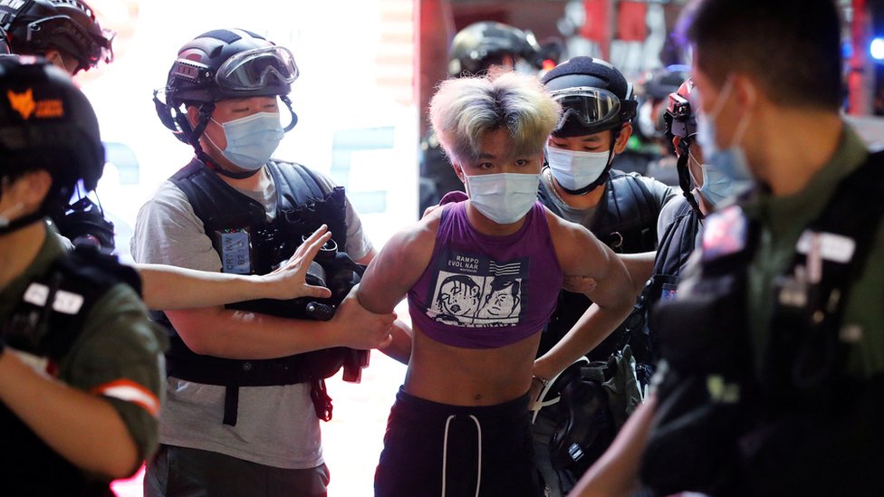 香港近期再度有反政府示威，示威者尋求重啟立法會選舉。