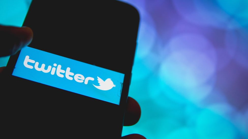 Twitter tells users to be nice and think twice before replying