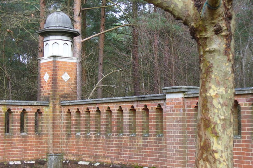 Угловая башня, мусульманский могильник - 2011 г.