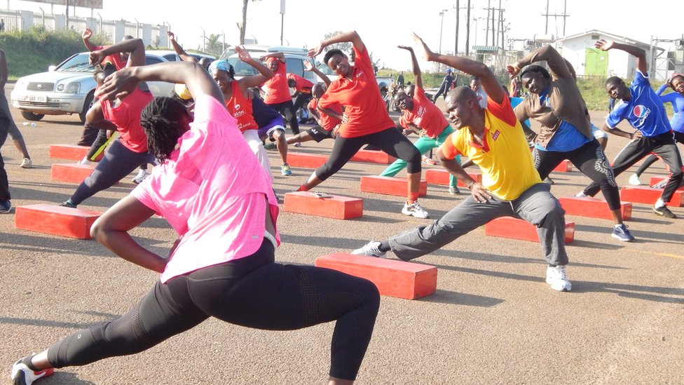 Clase de fitness en Kampala