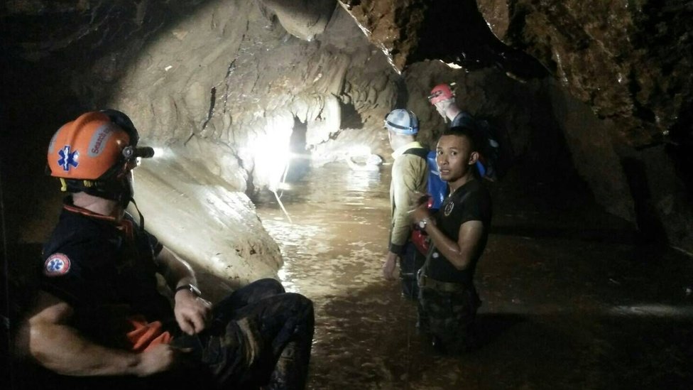 Внутри пещер Тхам Луанг