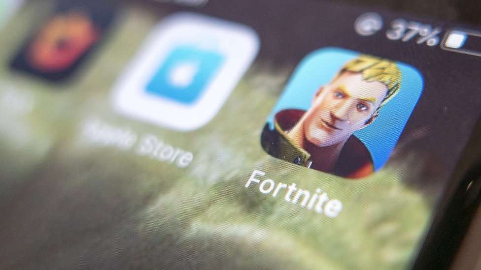 Apple Fires Back In Fortnite App Store Battle Bbc News