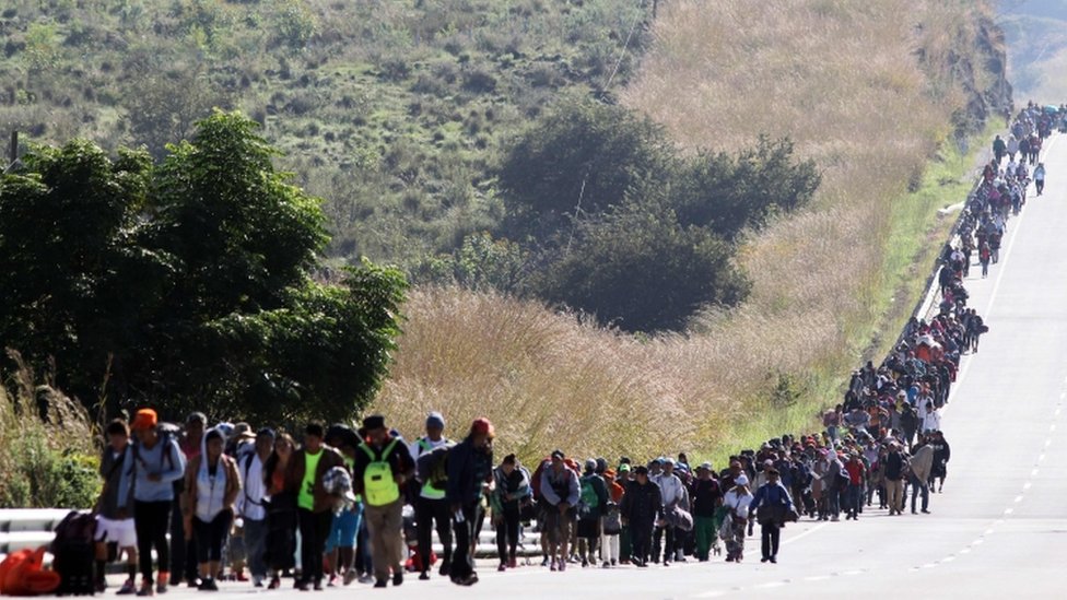 Migrantes caminando