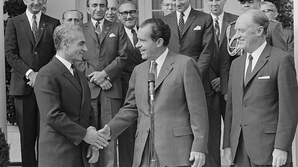 El sha Mohamed Reza Pahlevi junto al presidente de Estados Unidos, Richard Nixon, en 1969.