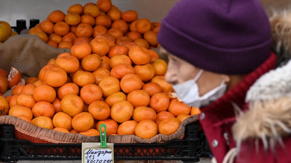 mulher em mercado na Turquia