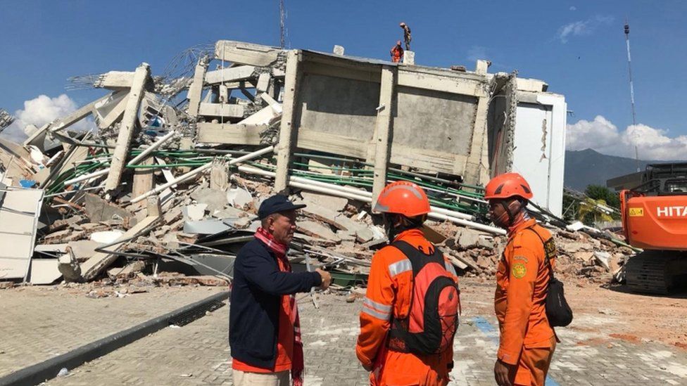 Hotel dañado por el terremoto y tsunami en Indonesia